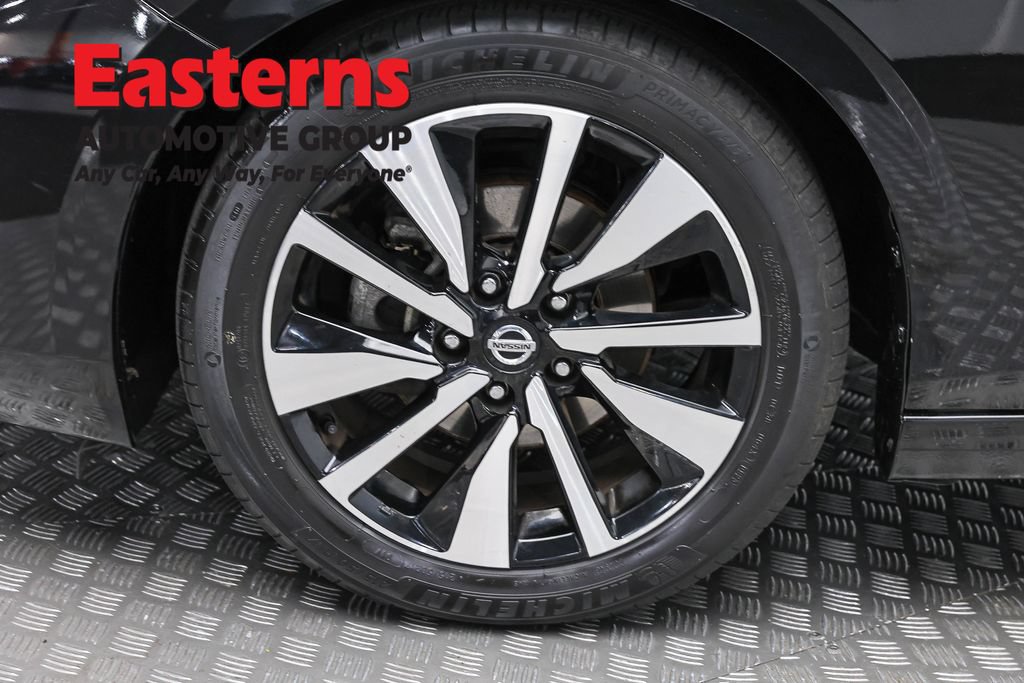 Used 2023 Nissan Sentra SV w/ SV Premium Package FWD image 32