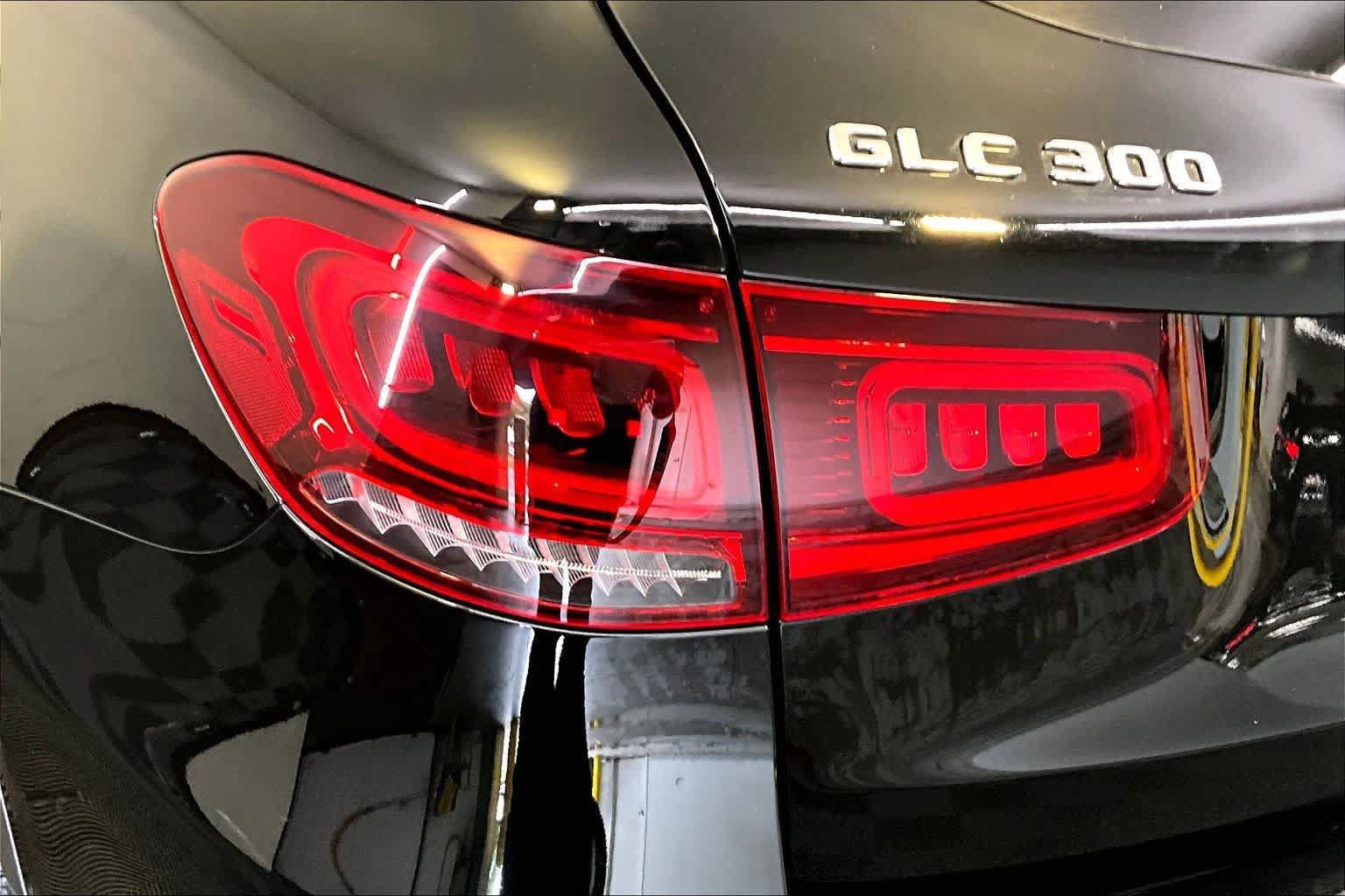 Used 2020 Mercedes-Benz GLC 300 4MATIC image 28