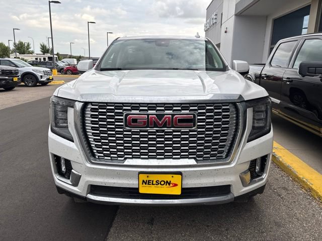 Used 2023 GMC Yukon XL Denali w/ Advanced Technology Package AWD/4WD image 2