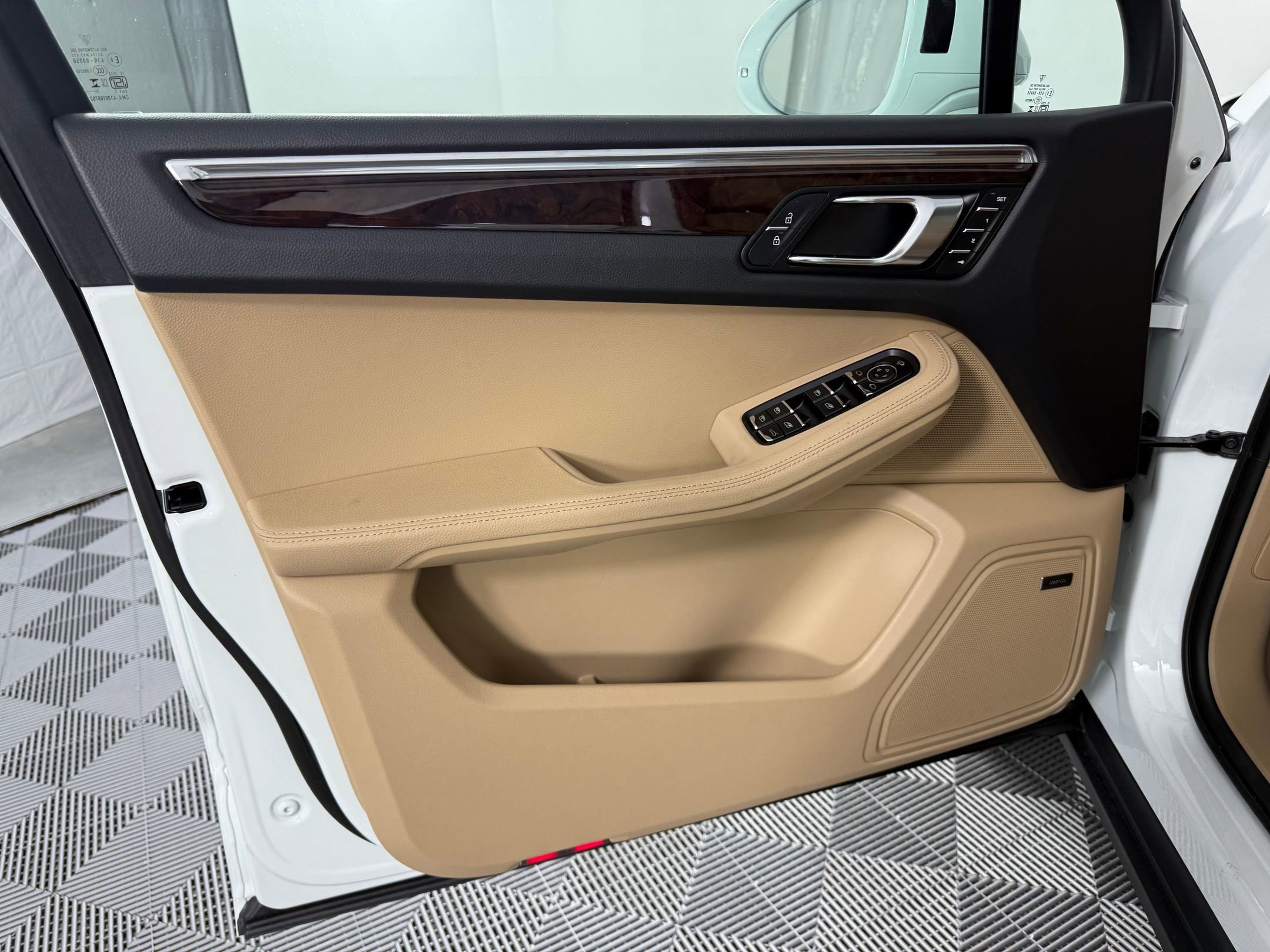 Certified 2026 Porsche Macan AWD/4WD image 26