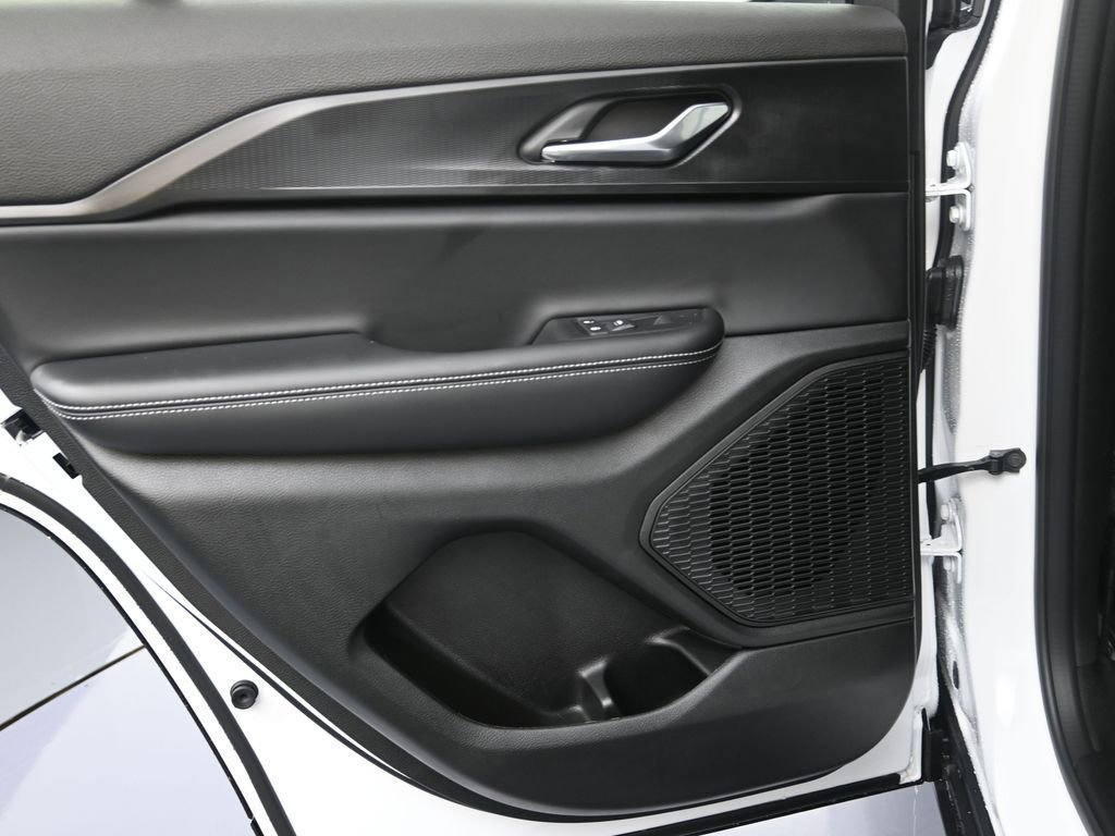 New 2025 Jeep Grand Cherokee Altitude image 23