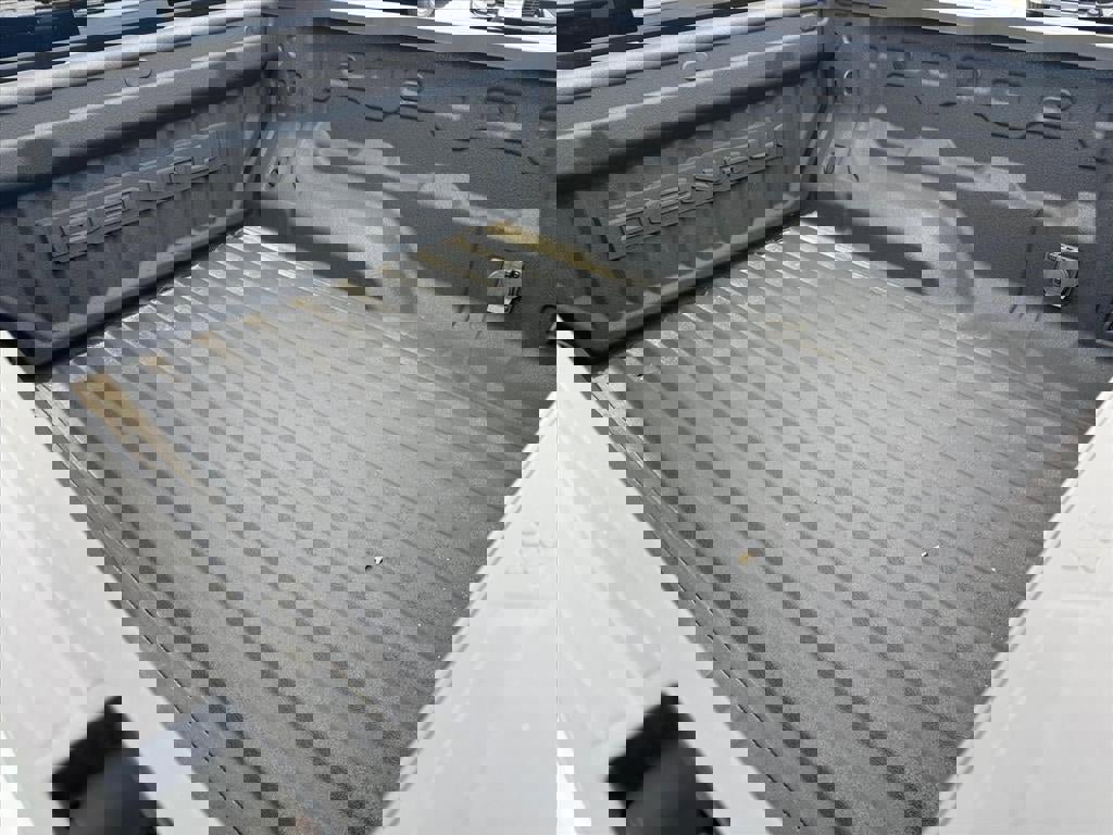 Used 2024 GMC Canyon Denali image 4