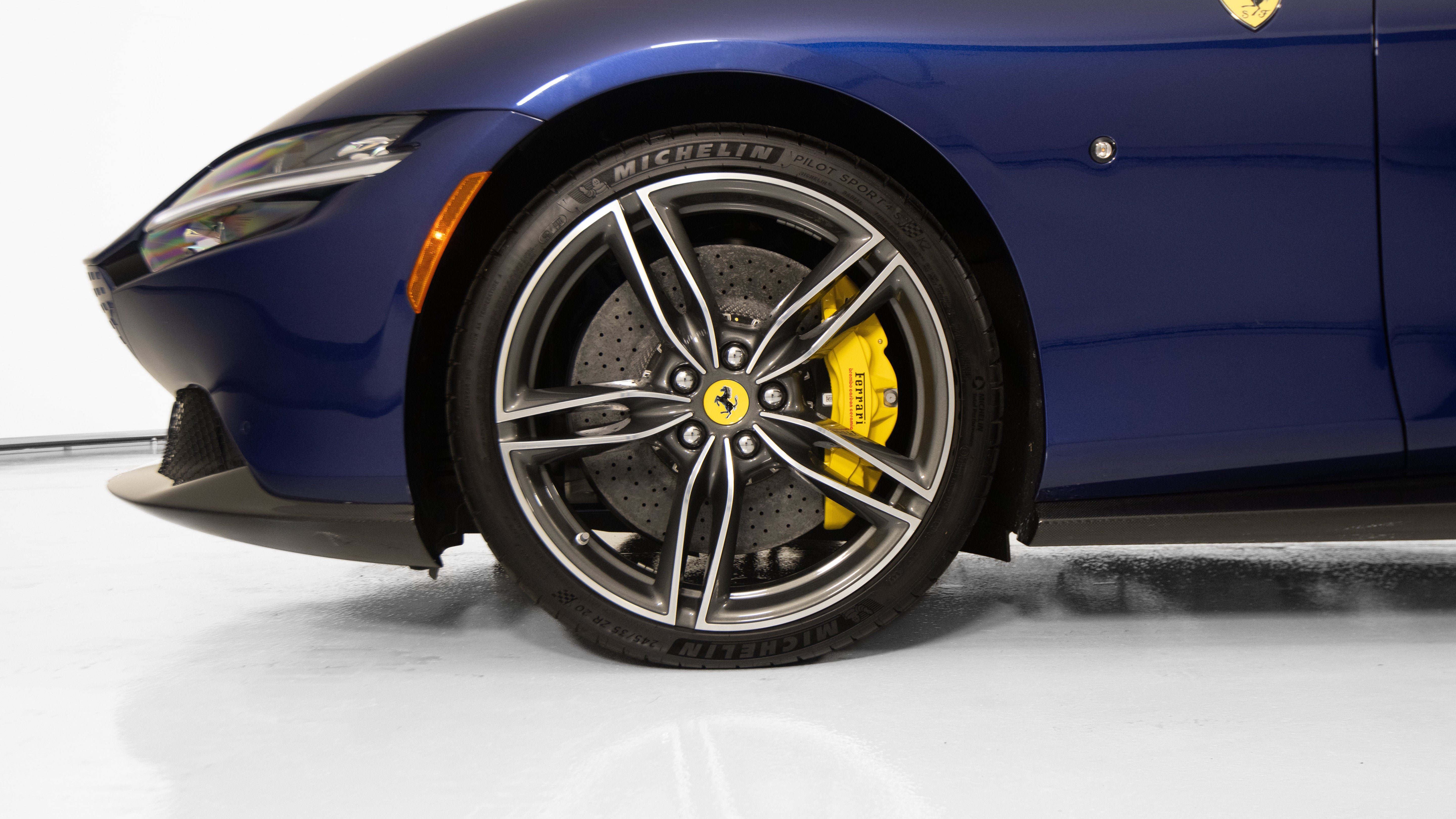 Certified 2025 Ferrari Roma Spider RWD image 10