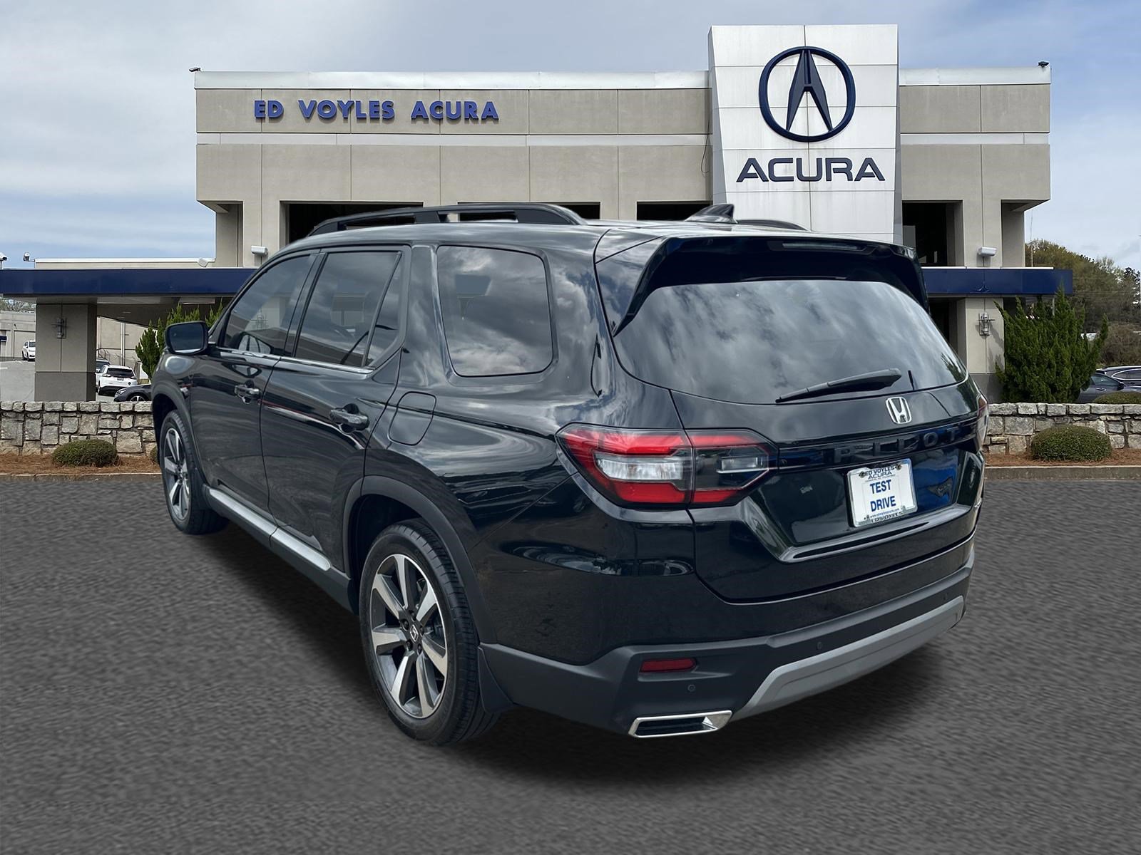 Used 2023 Honda Pilot Touring image 7