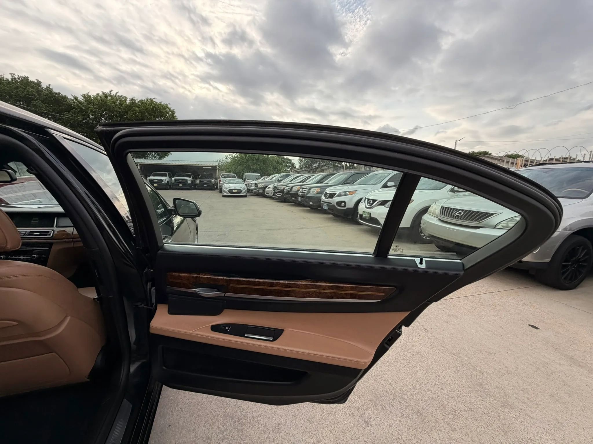 Used 2014 BMW 740Li image 34