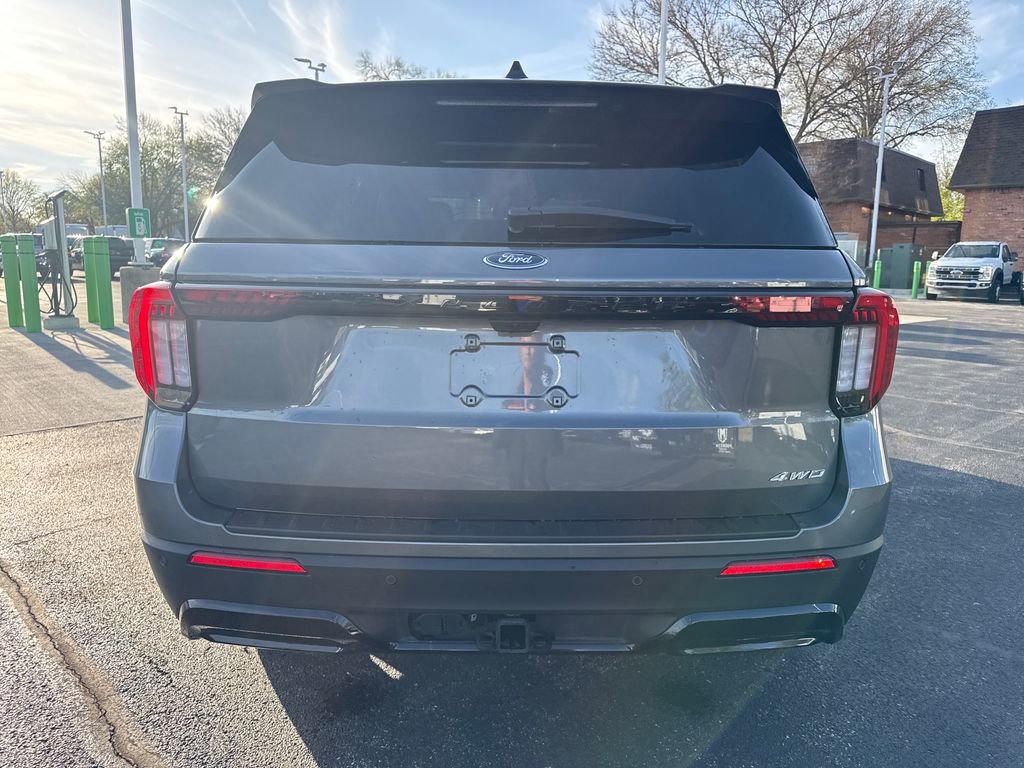 Used 2025 Ford Explorer ST-Line w/ Premium Package image 8