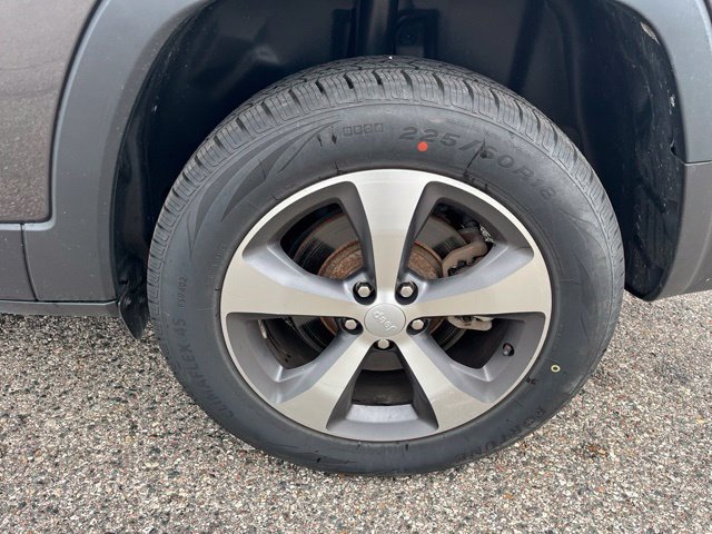 Used 2021 Jeep Cherokee Limited w/ Trailer Tow Group AWD/4WD image 9