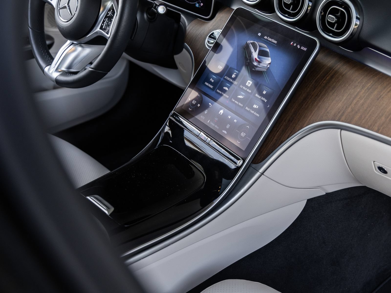 Used 2025 Mercedes-Benz C 300 Sedan image 29