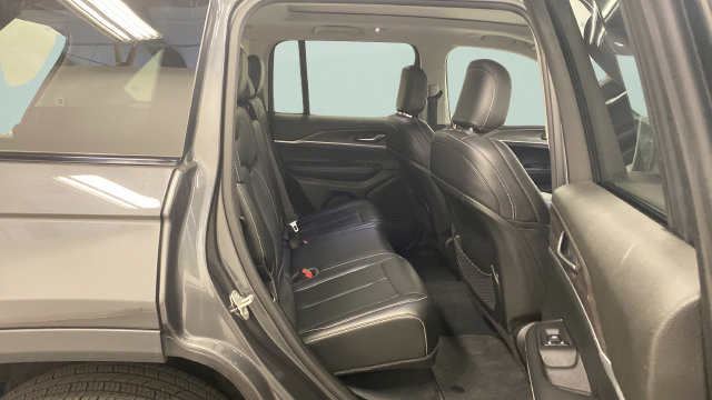 Used 2023 Jeep Grand Cherokee Limited AWD/4WD image 33