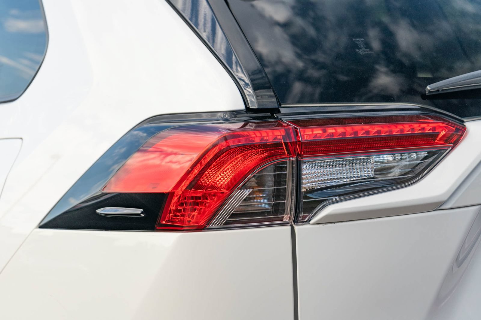 Certified 2025 Toyota RAV4 LE AWD/4WD image 7