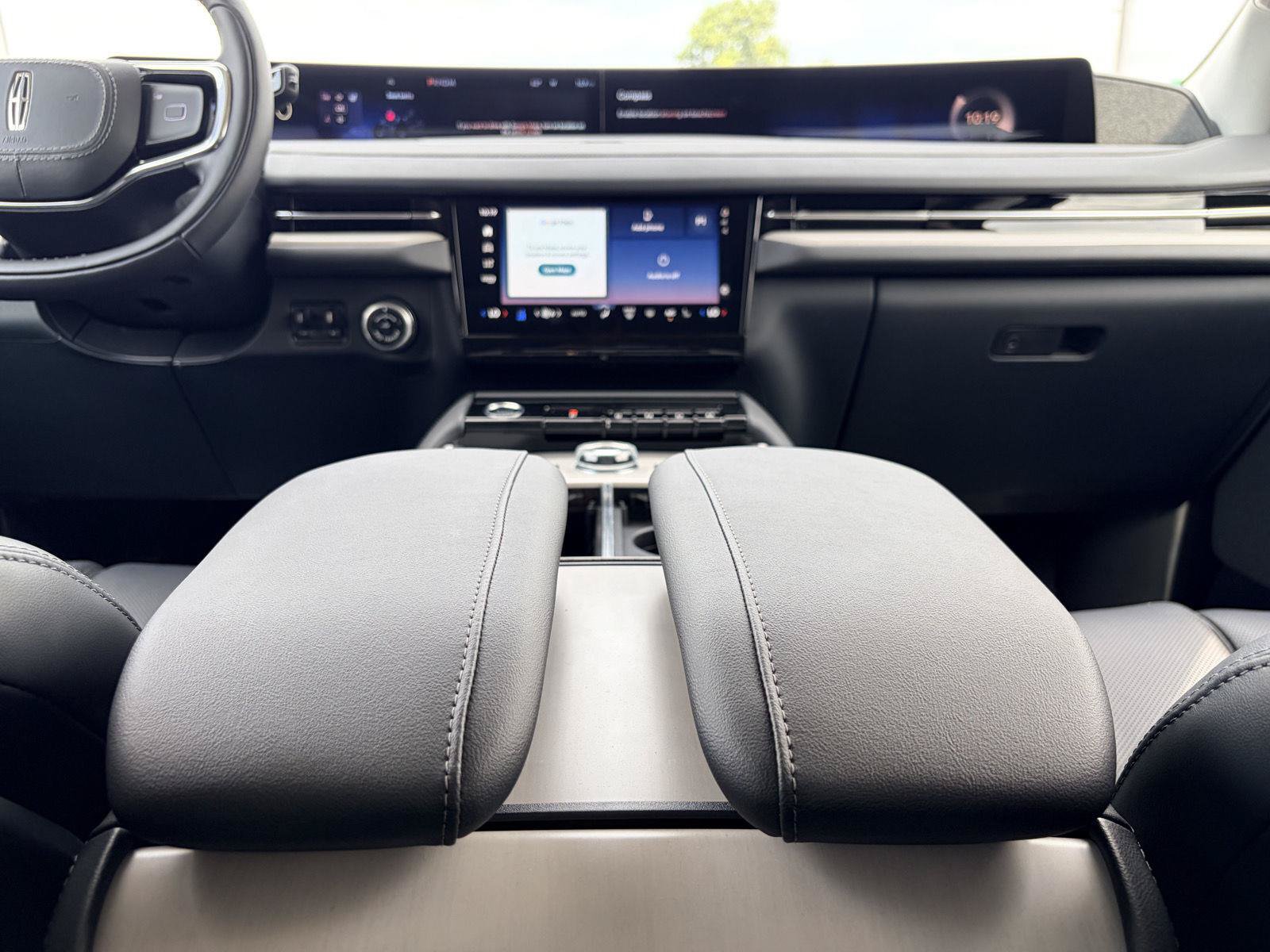 New 2027 Lincoln Navigator Reserve AWD/4WD image 30
