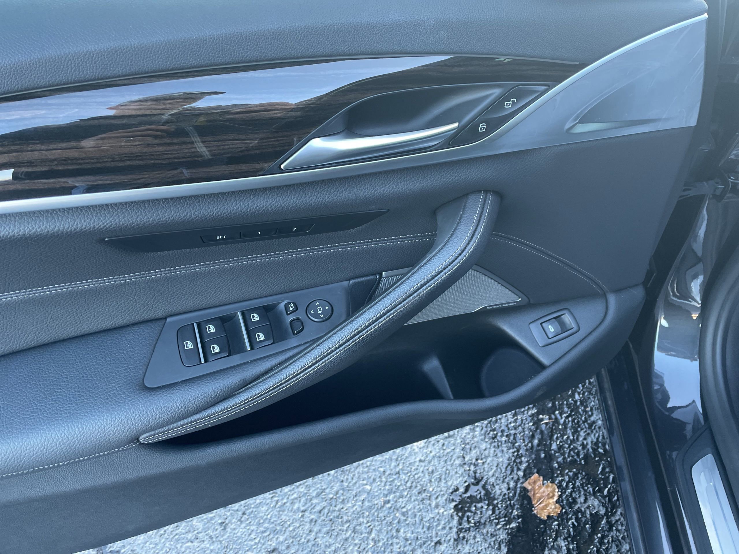 Used 2021 BMW 540i xDrive w/ Premium Package image 11