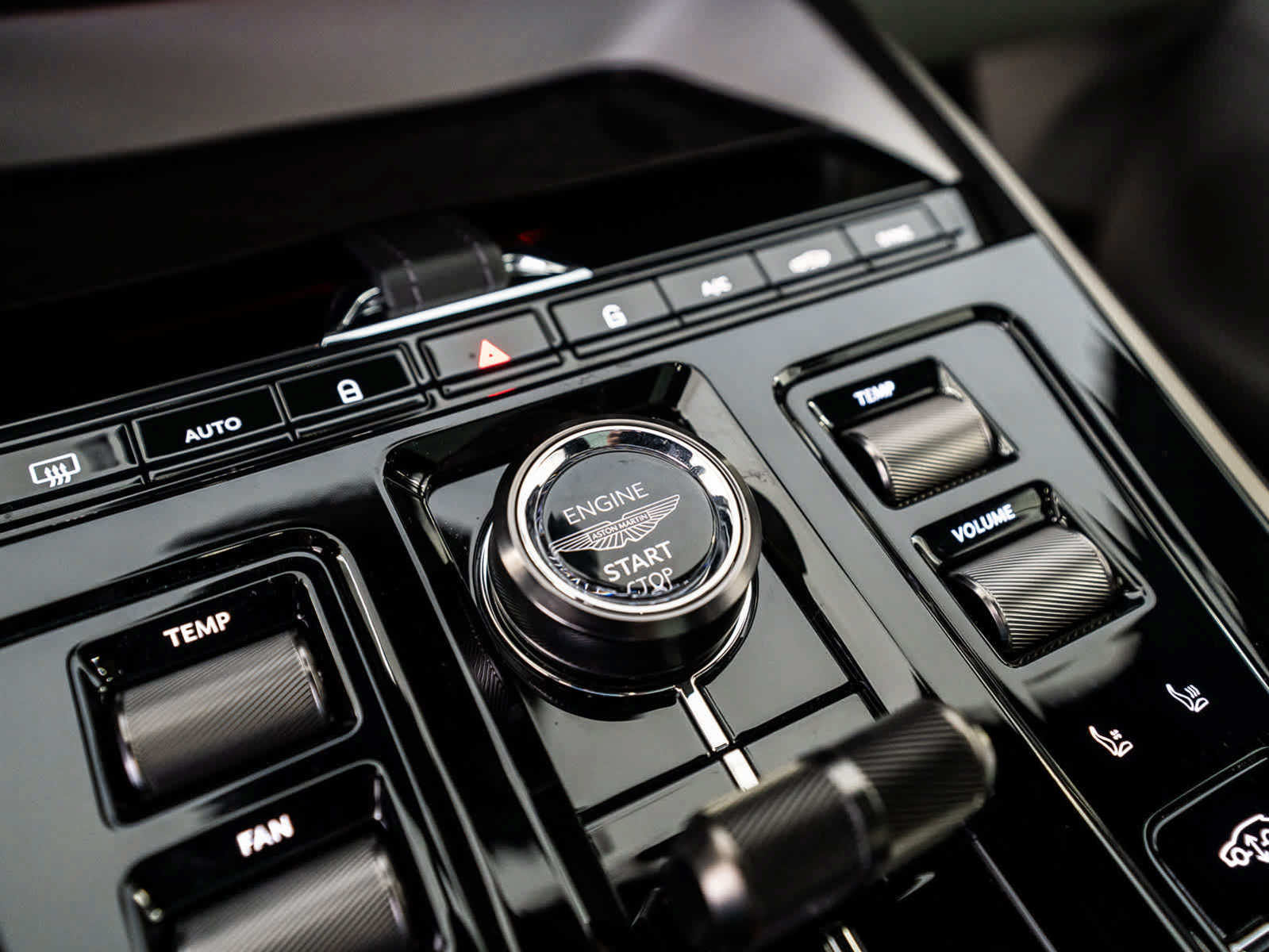 Used 2025 Aston Martin DBX 707 AWD/4WD image 28
