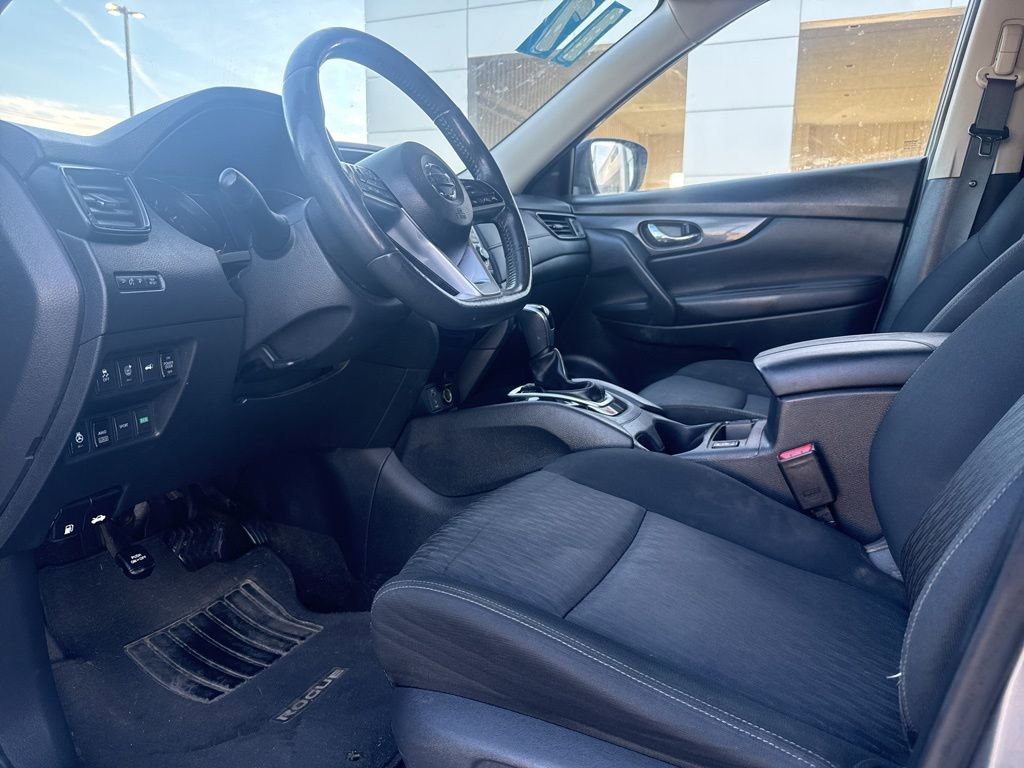 Used 2017 Nissan Rogue SV w/ SV Premium Package image 10