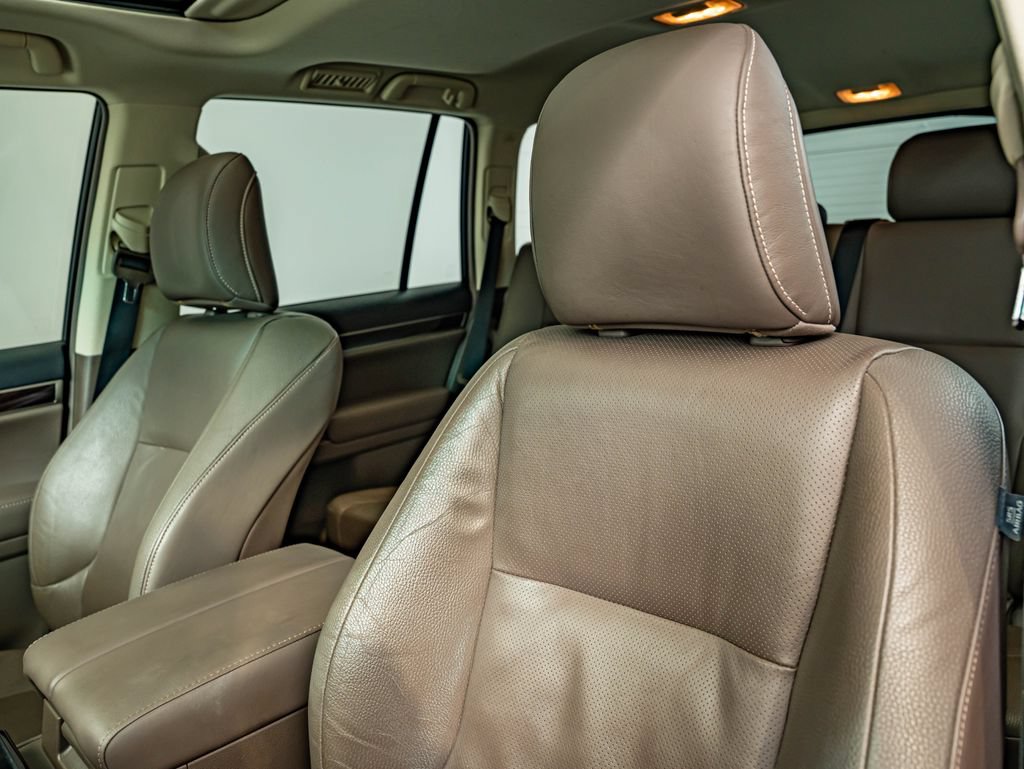 Used 2014 Lexus GX 460 w/ Premium Package AWD/4WD image 34