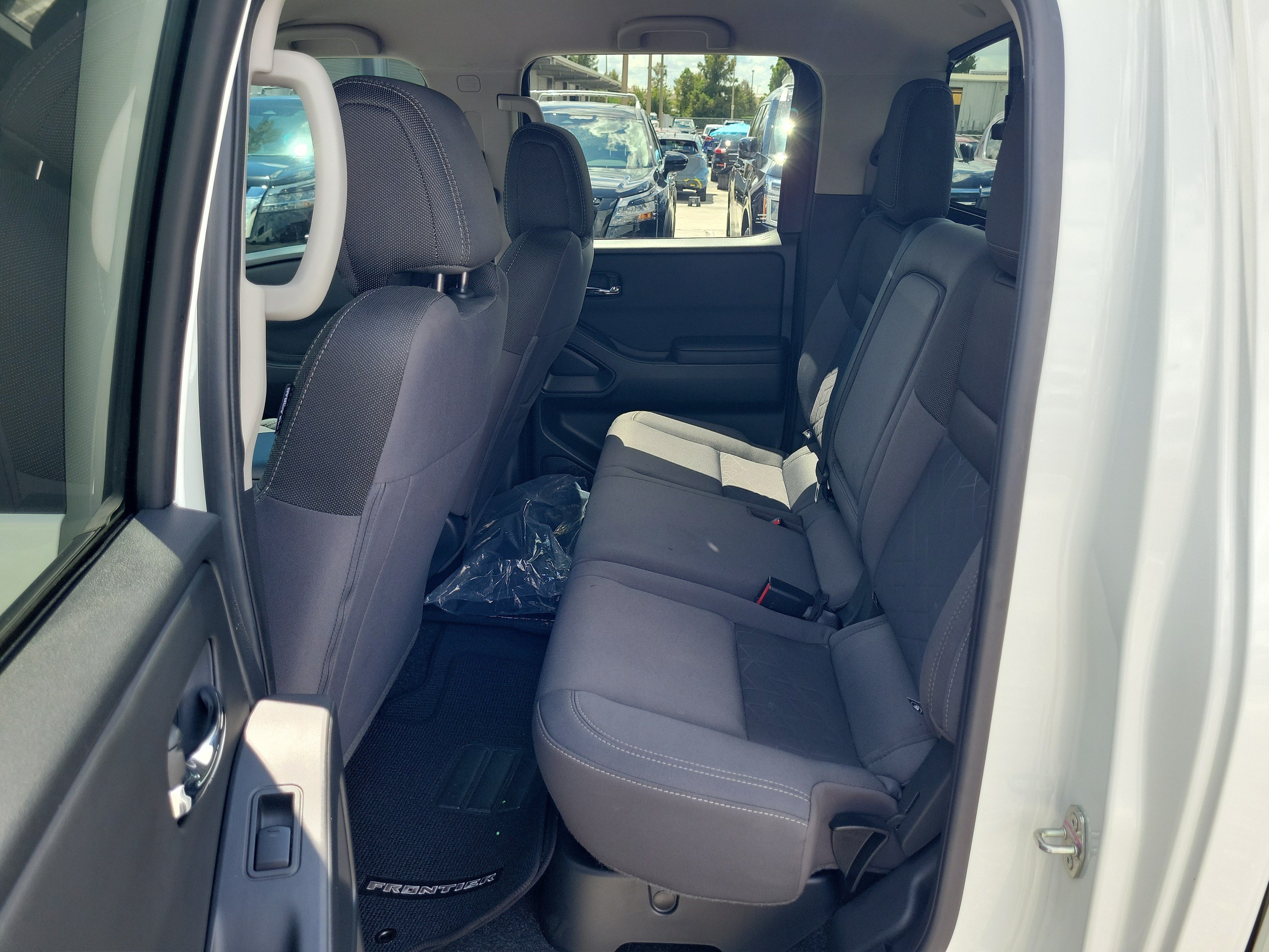 Certified 2025 Nissan Frontier SV w/ SV Convenience Package RWD image 14
