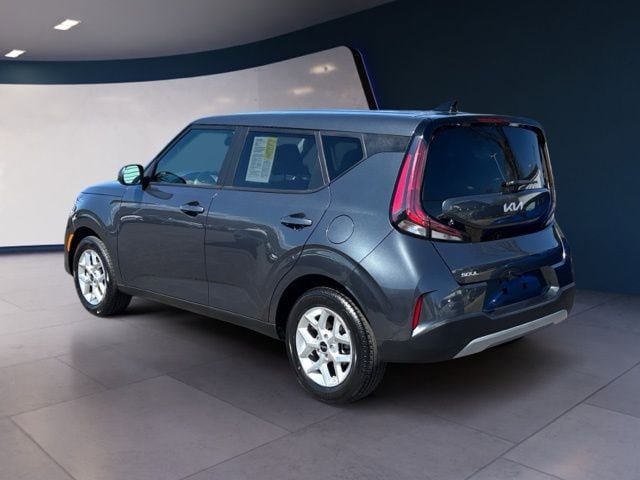 Certified 2025 Kia Soul LX w/ LX Technology Package FWD image 3