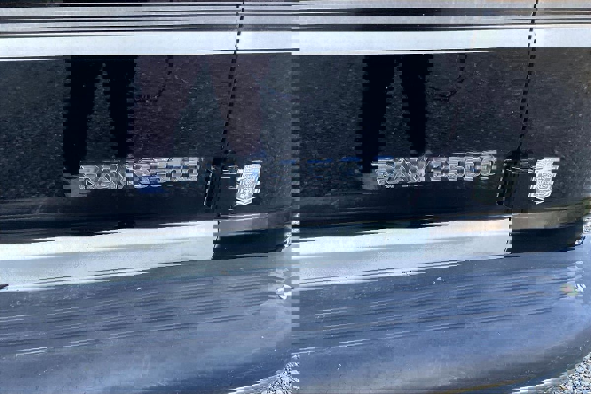 Used 2001 Dodge B3500 image 21