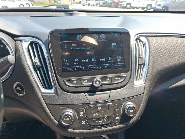 Used 2017 Chevrolet Malibu LT FWD image 9