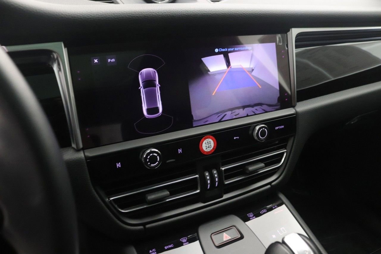 Used 2023 Porsche Macan Turbo image 16