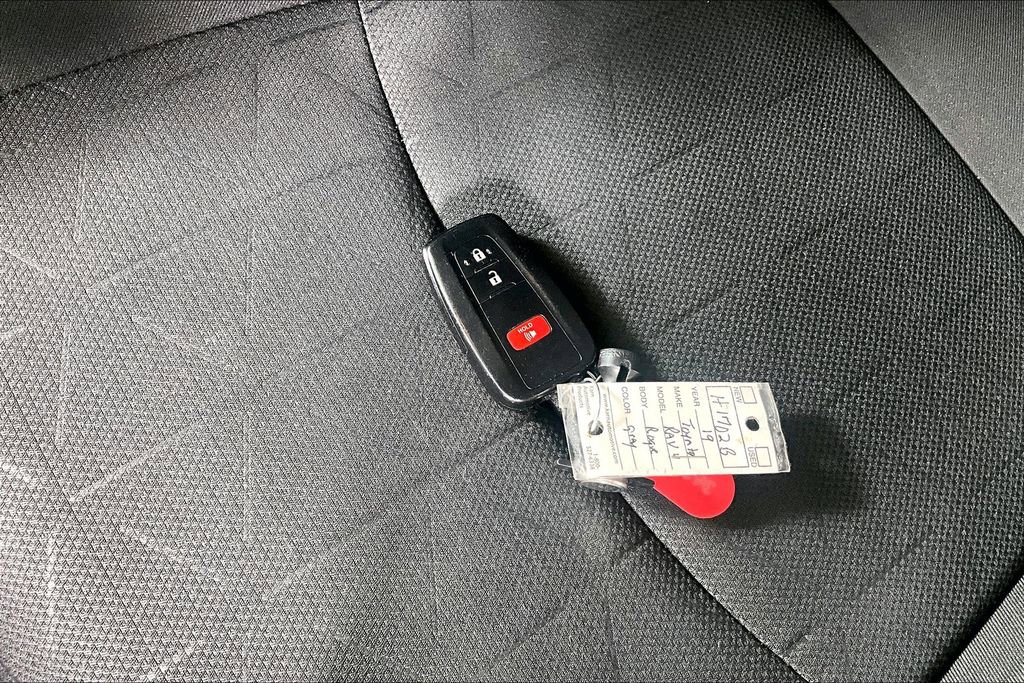 Used 2019 Toyota RAV4 XLE image 10