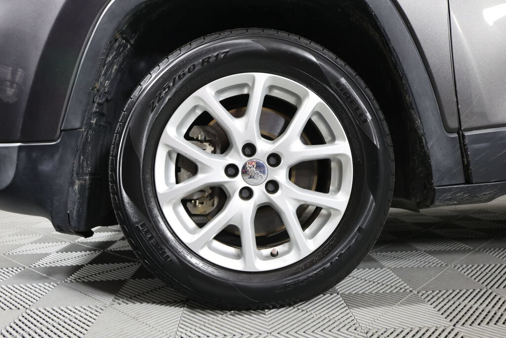 Used 2014 Jeep Cherokee Latitude FWD image 9