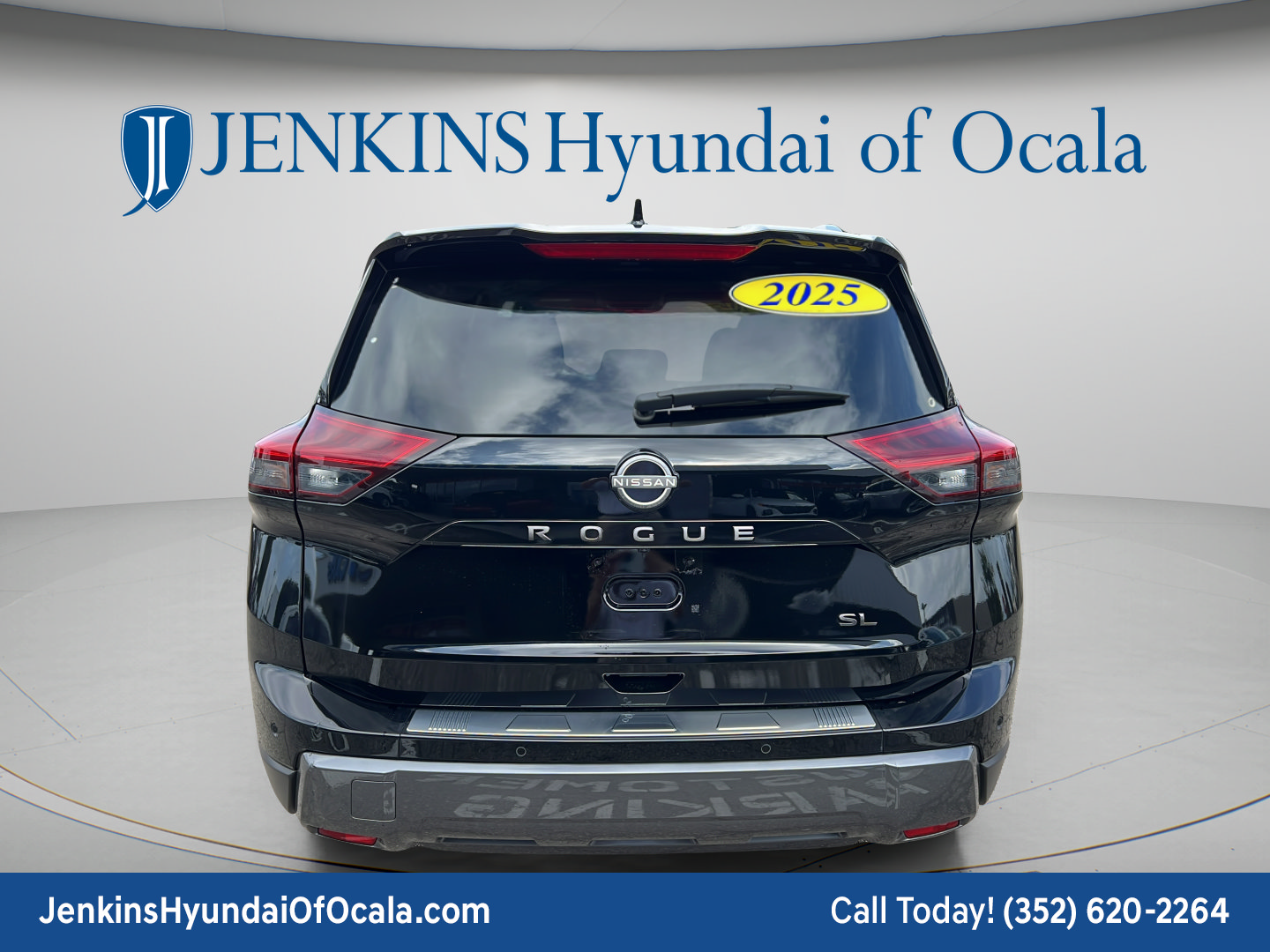Used 2025 Nissan Rogue SL w/ SL Premium Package FWD image 4