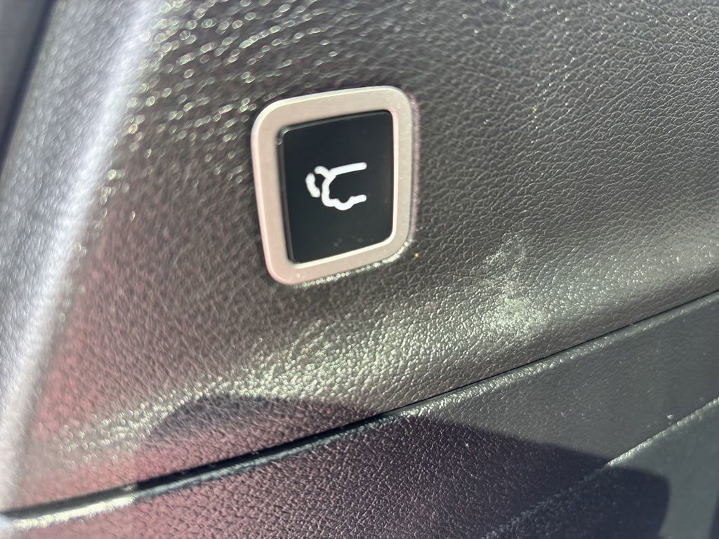 Used 2025 Chrysler Pacifica Select image 19