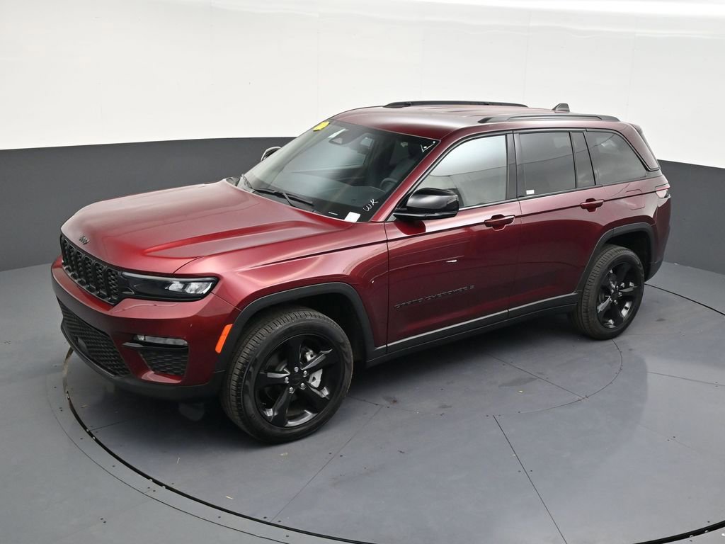 Used 2025 Jeep Grand Cherokee Limited w/ Black Appearance Package image 13