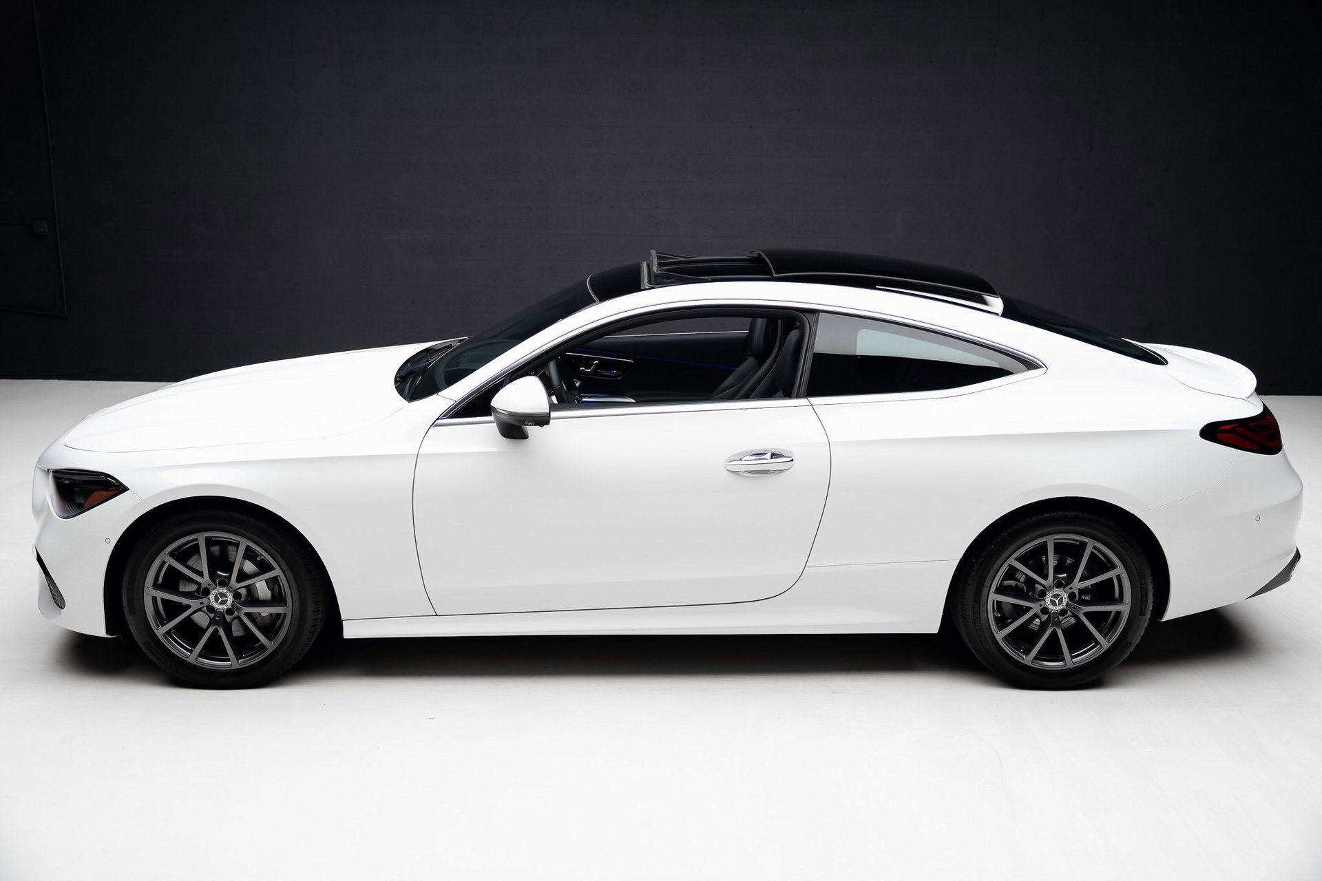 Used 2024 Mercedes-Benz CLE 300 4MATIC Coupe image 17