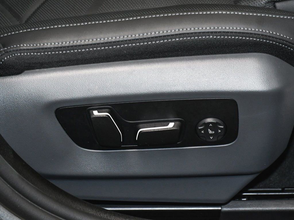 Used 2025 BMW i5 M60 w/ Executive Package image 72