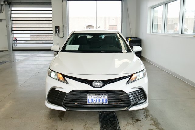 Used 2021 Toyota Camry LE image 2