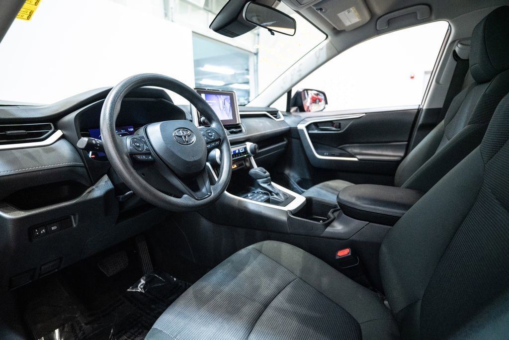 Used 2024 Toyota RAV4 LE image 4