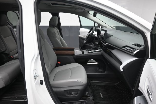 Used 2025 Toyota Sienna XLE w/ XLE Plus Package AWD/4WD image 29
