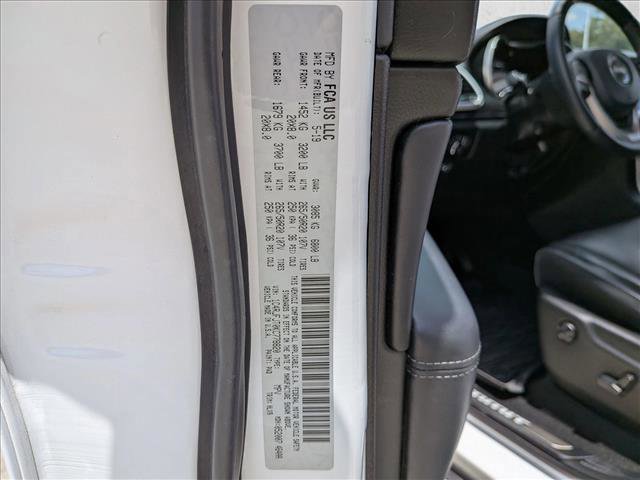 Used 2019 Jeep Grand Cherokee Summit w/ Skid Plate Group AWD/4WD image 15