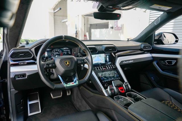 Used 2022 Lamborghini Urus image 49