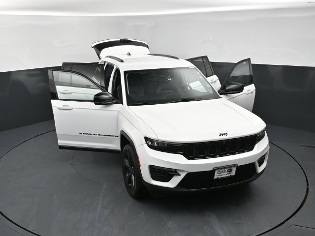 Used 2023 Jeep Grand Cherokee Limited w/ Luxury Tech Group II AWD/4WD image 25