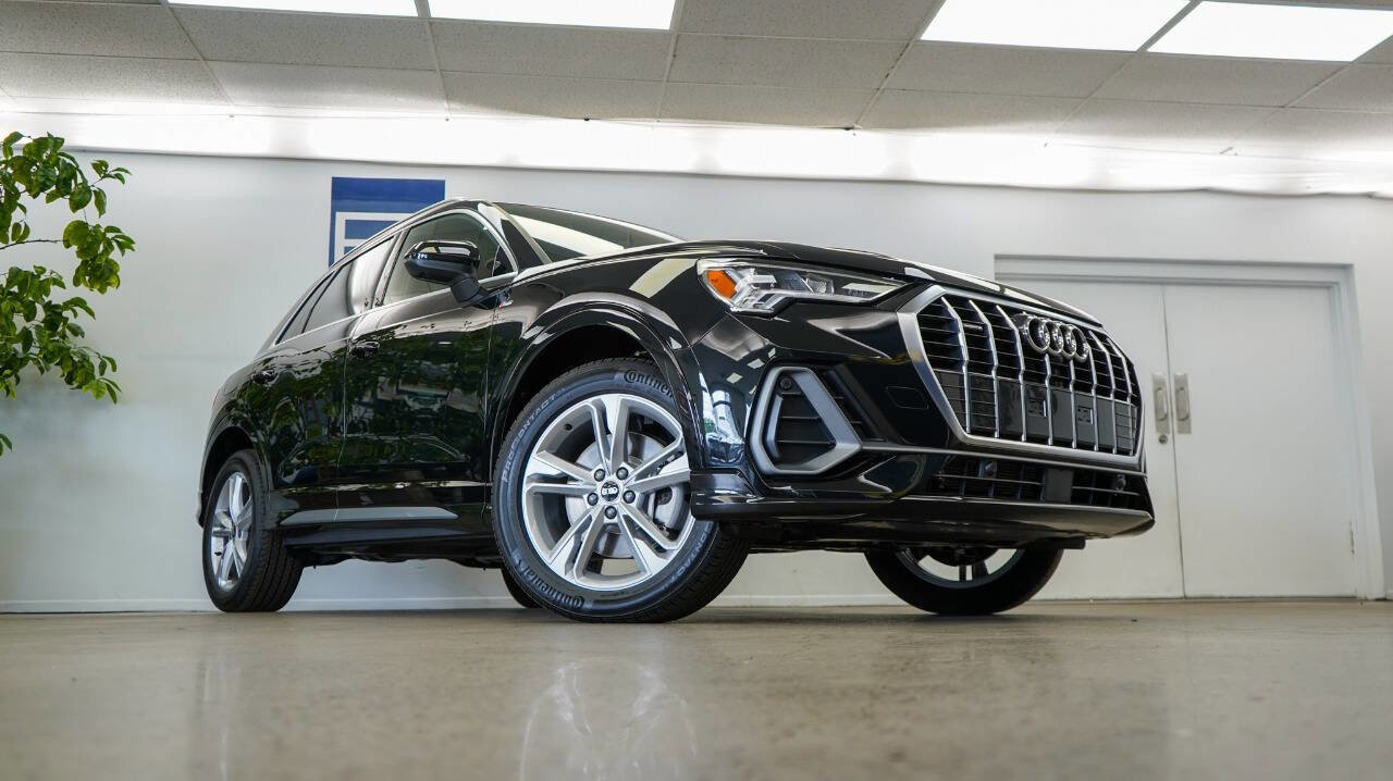 Used 2024 Audi Q3 2.0T Premium Plus w/ Premium Plus Package image 28