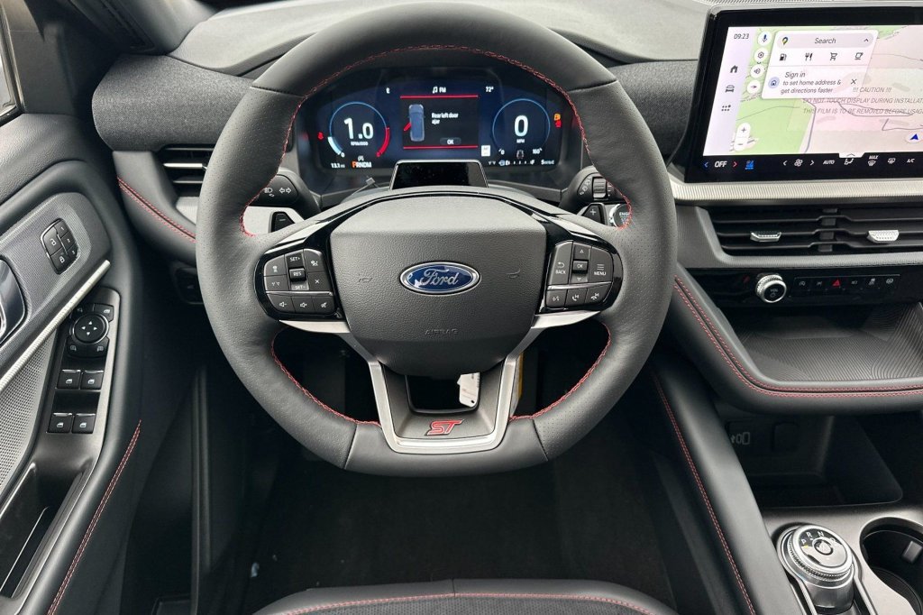 Used 2025 Ford Explorer ST-Line w/ Premium Package RWD image 18