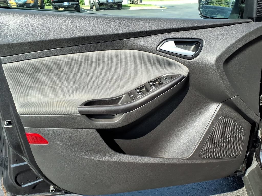 Used 2012 Ford Focus SE FWD image 13