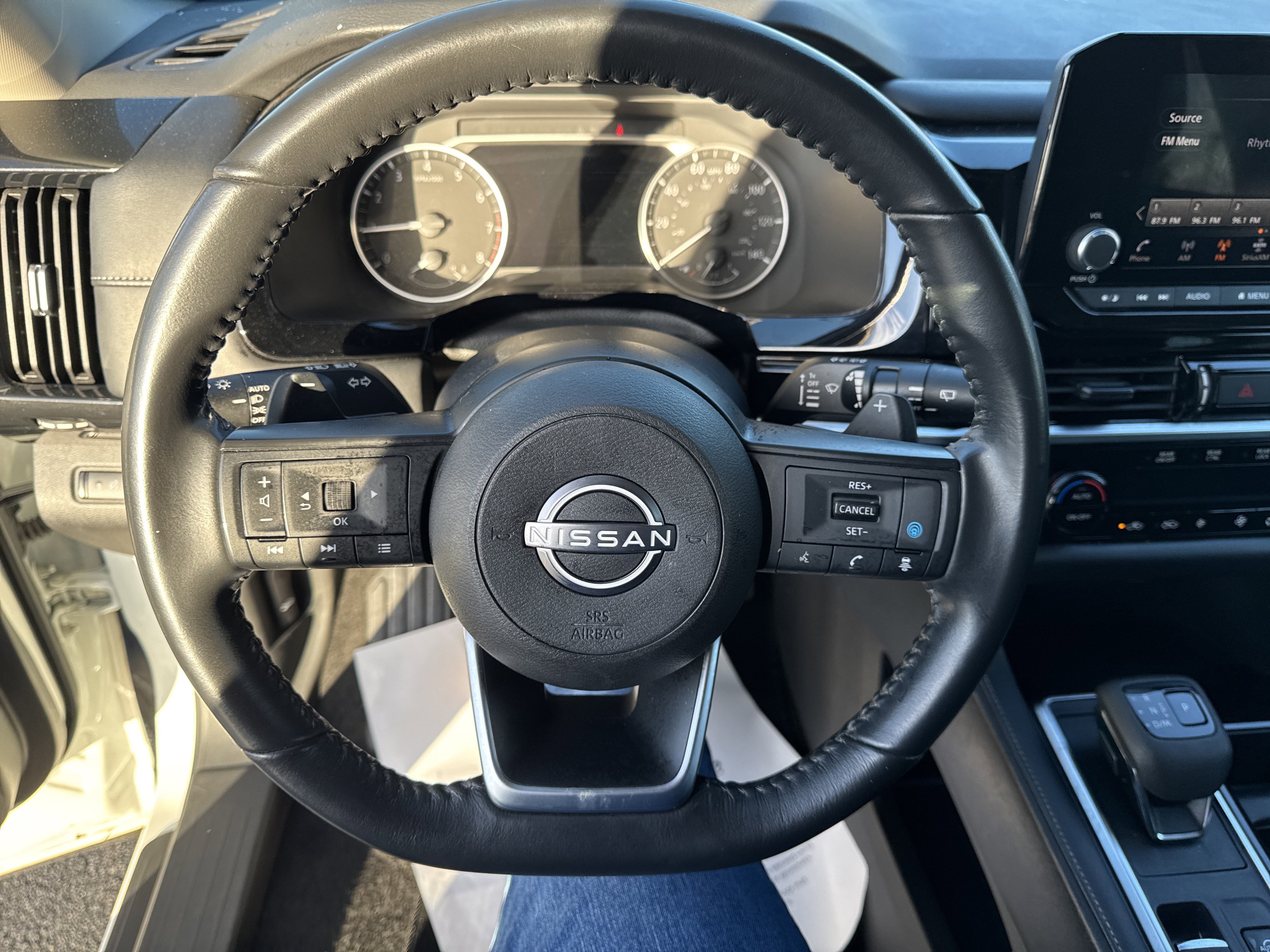 Used 2024 Nissan Pathfinder SV image 16