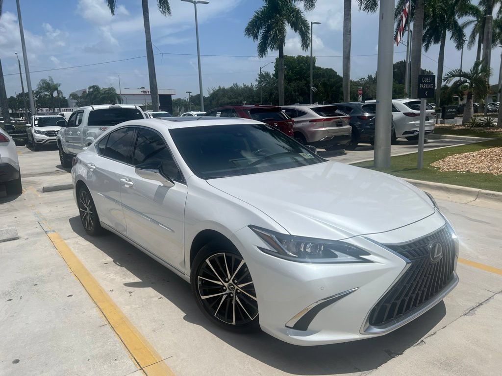 Used 2023 Lexus ES 300h w/ Premium Package FWD image 1