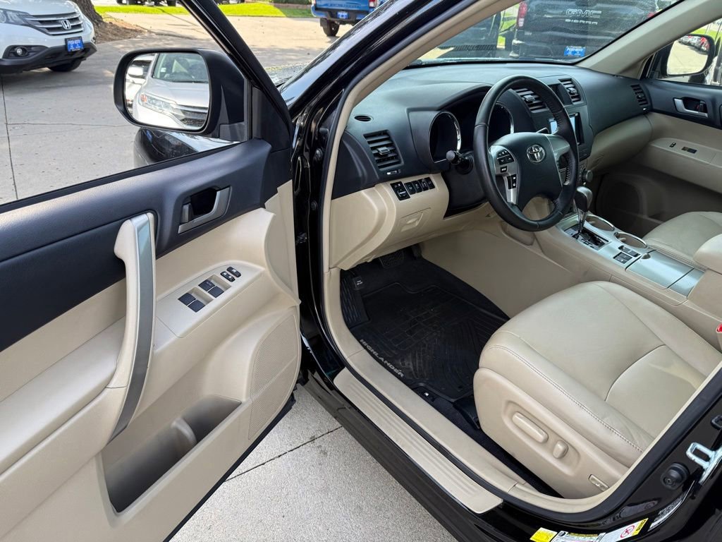 Used 2012 Toyota Highlander SE w/ Tow Pkg AWD/4WD image 11