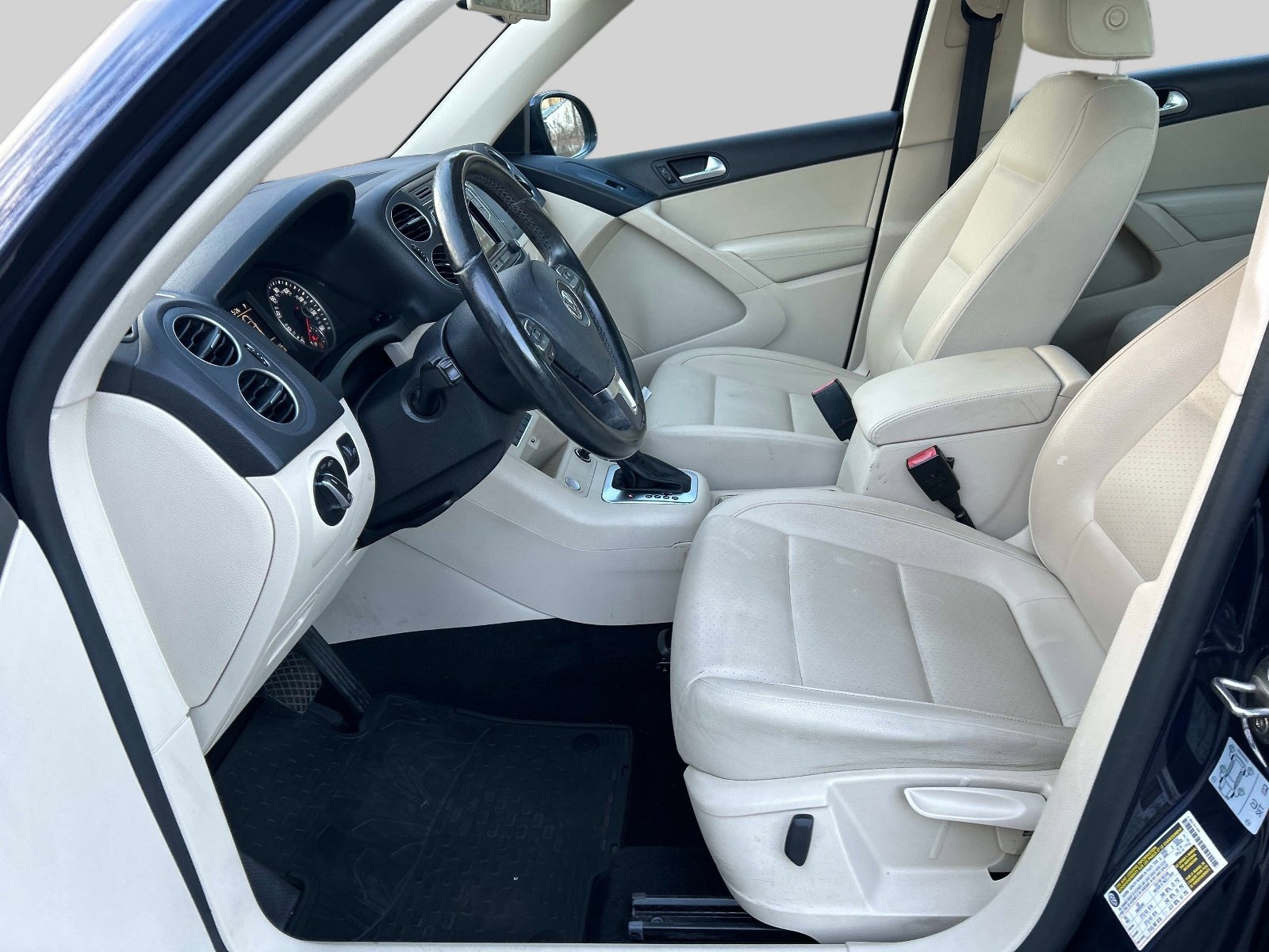 Used 2016 Volkswagen Tiguan SE image 11