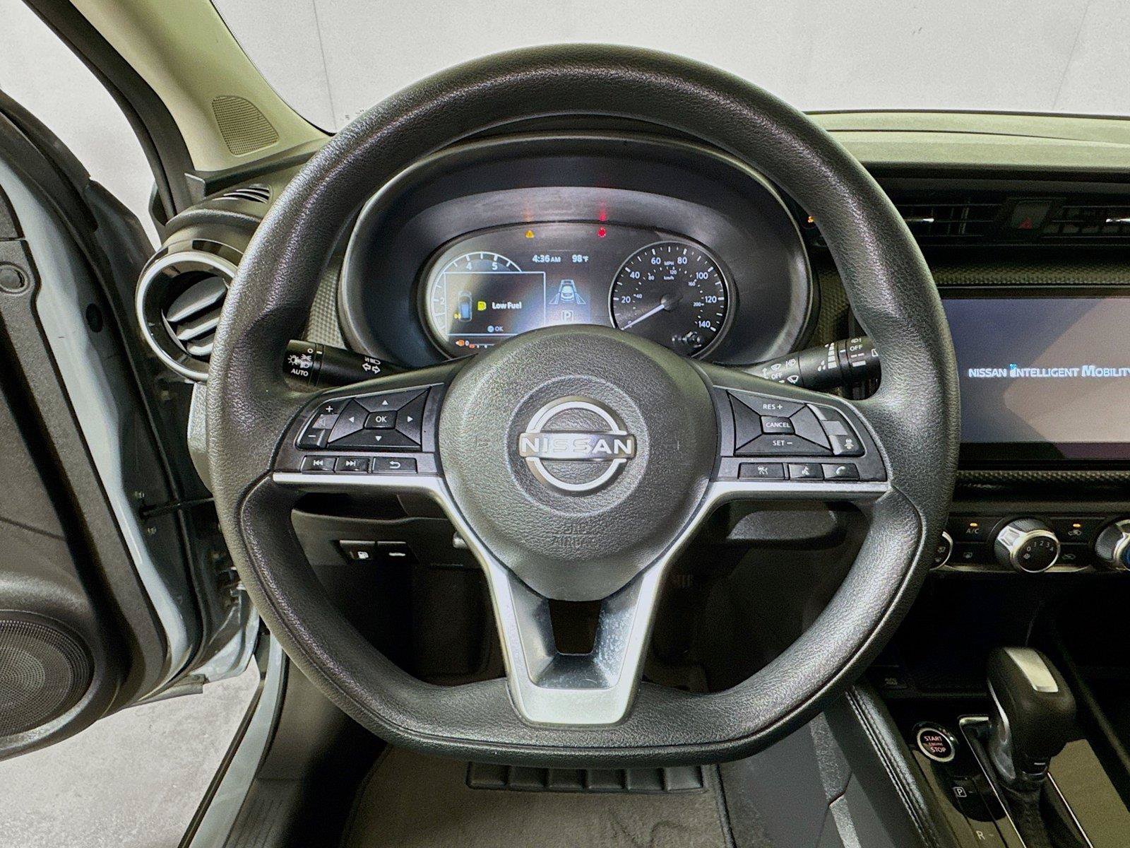 Used 2024 Nissan Kicks SV w/ Interior Electronics Package FWD image 9