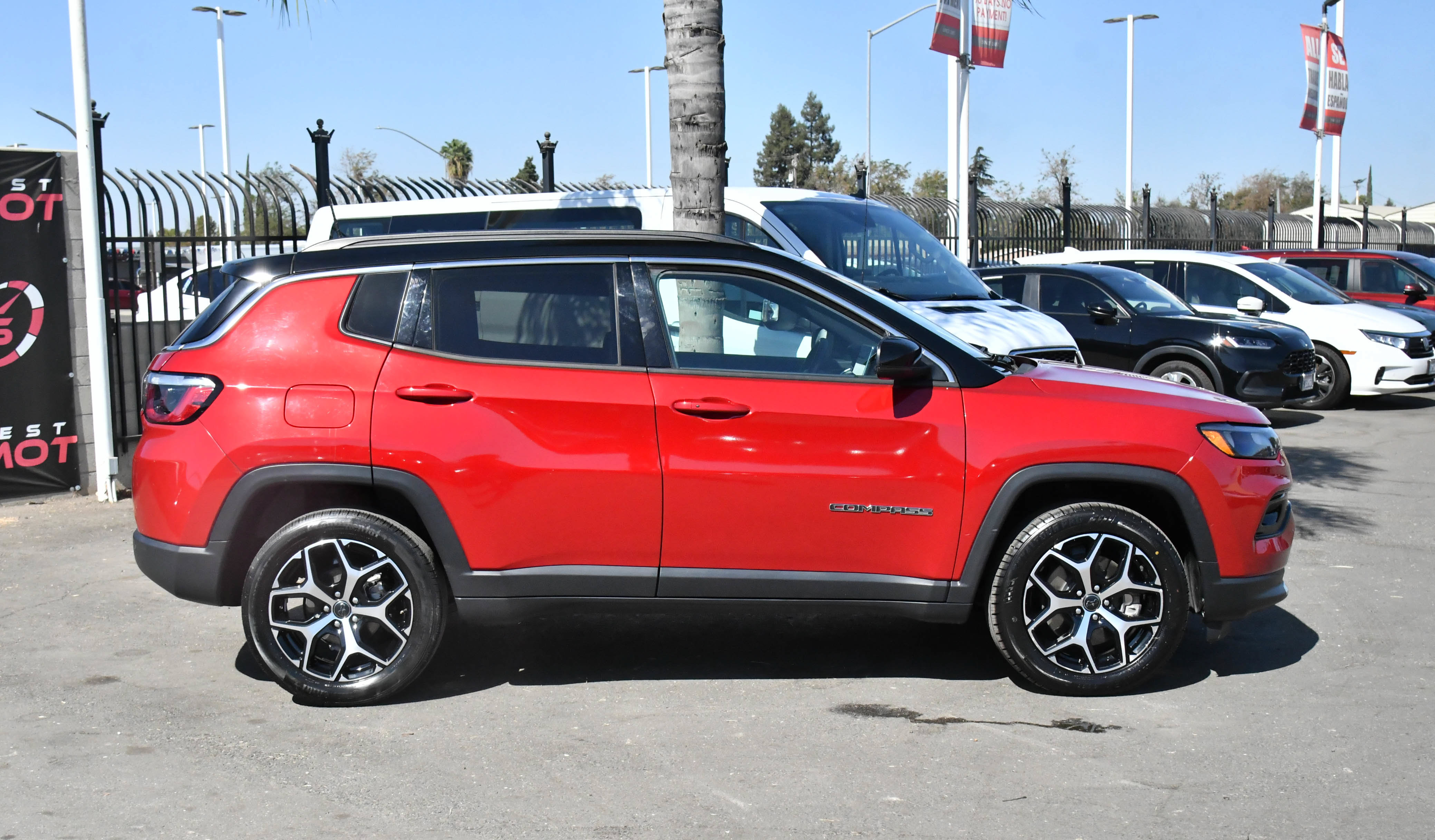 Used 2025 Jeep Compass Limited AWD/4WD image 9
