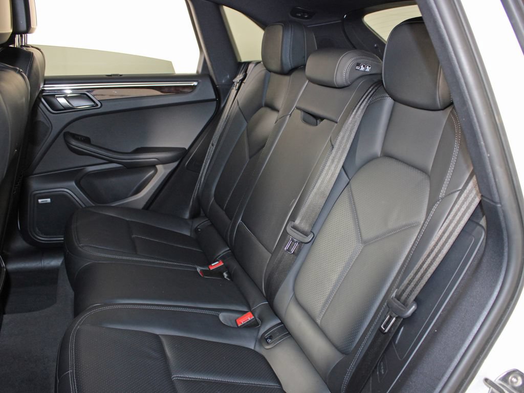 Certified 2021 Porsche Macan AWD/4WD image 37