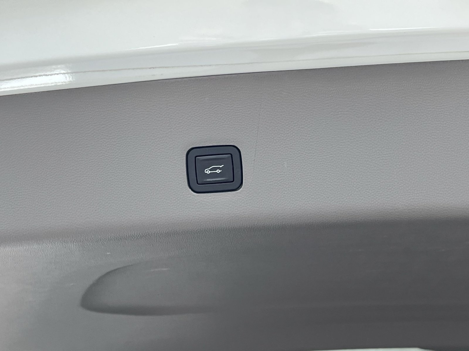Used 2019 Chevrolet Traverse Premier w/ Driver Confidence II Package FWD image 25