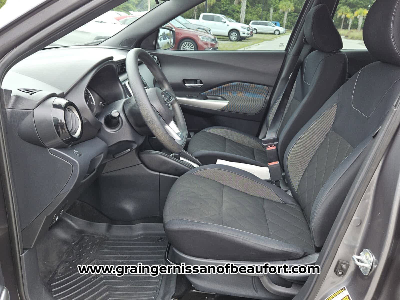 Used 2018 Nissan Kicks SV FWD image 3