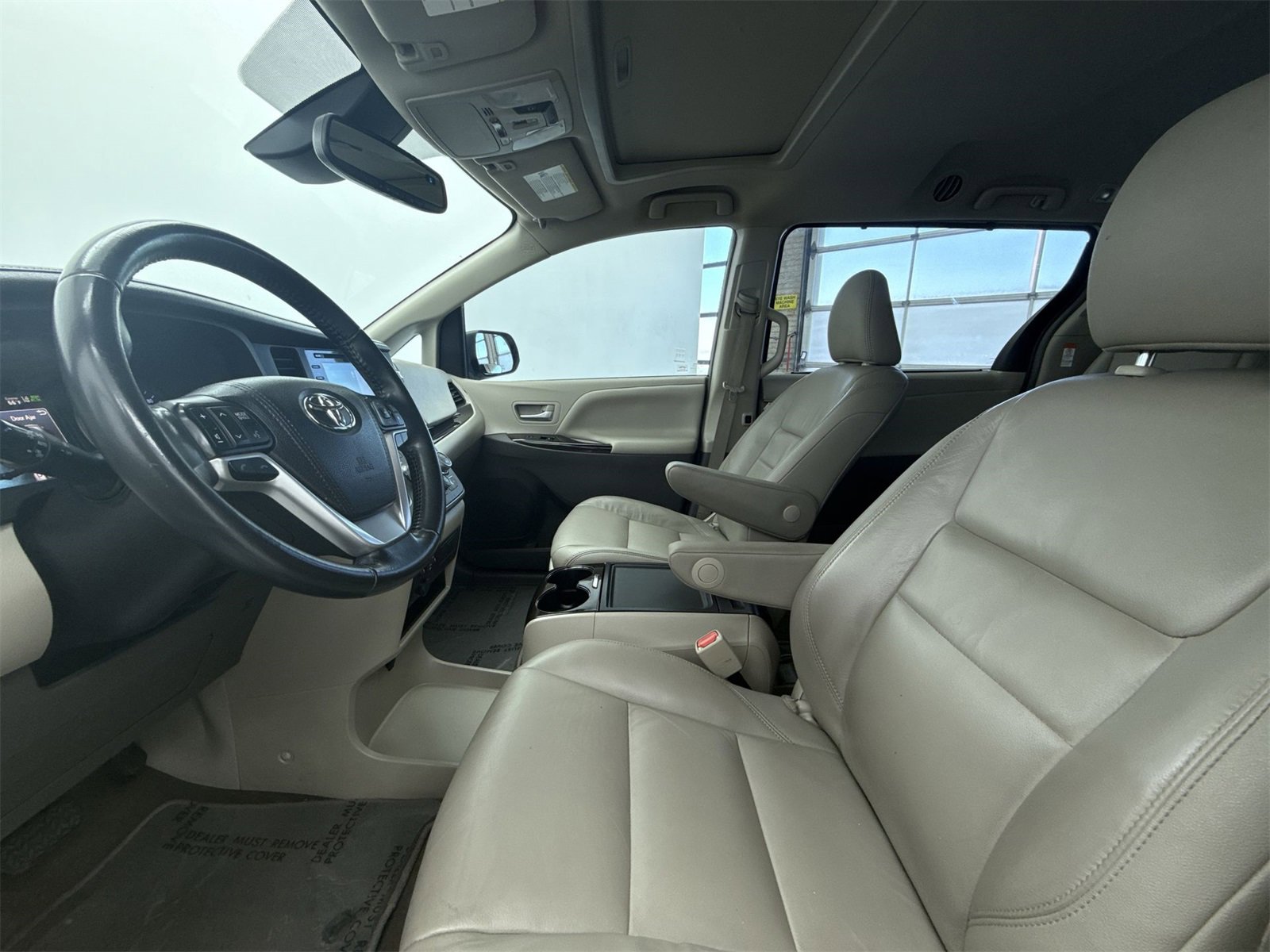 Used 2018 Toyota Sienna XLE w/ XLE Navigation Package image 11